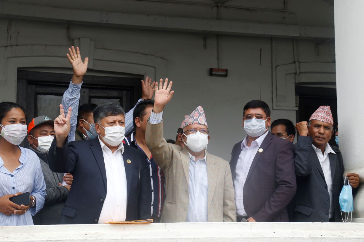 पार्टी गठनपछि पहिलो पत्रकार सम्मेलन गर्दै नेपाल
